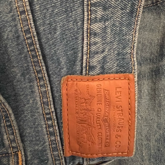 Levi wedgie - Picture 3 of 3